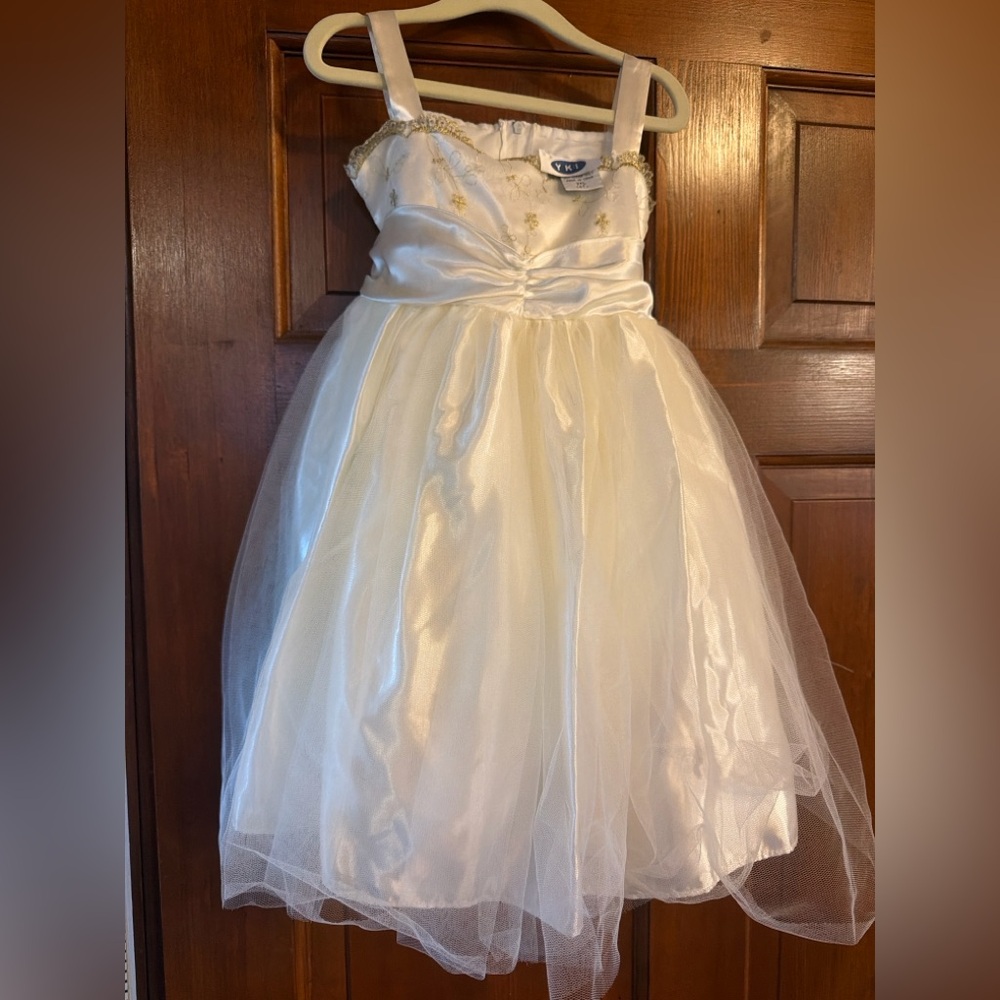 Charming Ivory Kids Dress with Delicate Details